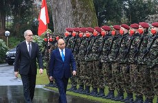 Президент Швейцарии председательствовал на официальной церемонии встречи Президента Вьетнама