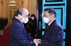 Президент Нгуен Суан Фук принял председателя Национального собрания Лаоса