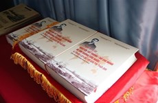 Представлена​​новая книга о пути национального спасения президента Хо Ши Мина