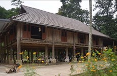 Сохранение традиционных домов на сваях народности Мыонг, связанное с развитием общинного туризма