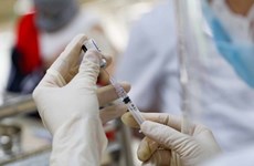 В Ханое достаточно вакцины, чтобы делать третью прививку жителям