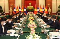 Вьетнам и Лаос стоят бок о бок на пути развития