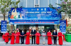 Провинция Куангнинь и ПРООН открыли магазин, выставляющий инновационные продукты и услуги для сокращения загрязнения пластиковыми отходами