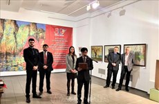 Выставка картин к 30-летию установления дипломатических отношений между Вьетнамом и Украиной