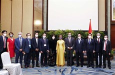 Президент Вьетнама принял сингапурские инновационные предприятия