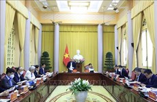 Президент государства провел рабочую встречу с редакцией проекта о правовом государстве