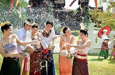 Премьер-министр поздравил Лаос и Камбоджу с традиционным Новым годом