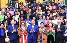 Президент подчеркнул важность сохранения культурных традиций национальных меньшинств