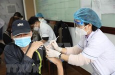 Министр призывает ускорить прогресс вакцинации третьей дозой
