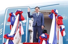 Председатель НС прибыл во Вьентьян, начав официальный визит в Лаос
