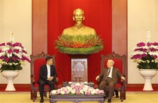 Генеральный секретарь ЦК КПВ высоко оценил достижения вьетнамско-сингапурского сотрудничества