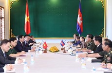 Премьер-министр Фам Минь Тьинь имел встречу с премьер-министром Камбоджи Хун Сеном