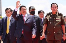 Премьер-министры Вьетнама и Камбоджи подчеркнули важность углубления двусторонних отношений