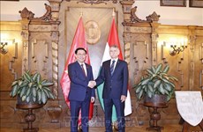 Председатель НС Выонг Динь Хюэ и председатель НС Ласло Кёвер подписали новое соглашение о парламентском сотрудничестве 