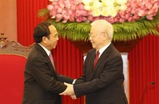 Генеральный секретарь Нгуен Фу Чонг принял вице-президента Лаоса