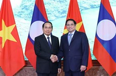 Премьер-министр Фам Минь Тьинь принял вице-президента Лаоса