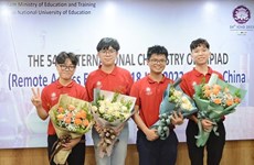 Четверо вьетнамских школьников выиграли золото на Международной олимпиаде по химии 2022 года