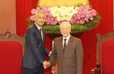 Генеральный секретарь Партии принимает лаосского руководителя