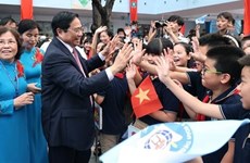 Премьер-министр посетил церемонию открытия нового учебного года в начальной школе Ханоя