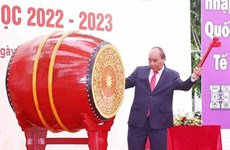 Президент ударил в барабан, ознаменовав начало 2022-2023 учебного года в школе Ханоя