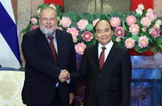 Президент Нгуен Суан Фук имел встречу с премьер-министром Республики Куба