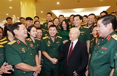 Генеральный секретарь ЦК КПВ встретился с молодыми военнослужащими