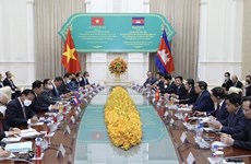 Премьер-министр Фам Минь Тьинь провел переговоры с премьер-министром Камбоджи Хун Сеном