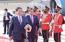 Премьер-министр Фам Минь Тьинь прибыл в Камбоджу, начав свой официальный визит