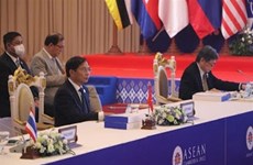 Министр иностранных дел Буй Тхань Шон принял участие в подготовительных встречах к 40-му и 41-му саммитам АСЕАН
