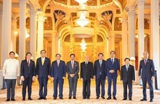 Премьер-министр Фам Минь Тьинь и лидеры стран АСЕАН встретились с королем Камбоджи