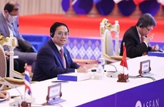 Премьер-министр: АСЕАН необходимо объединить усилия, чтобы создать новый двигатель роста