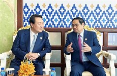 Премьер-министр Фам Минь Тьинь встретился с президентом Южной Кореи Юн Сук Ёлем