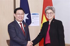 Председатель НС Выонг Динь Хюэ приняла министра иностранных дел Пенни Вонг и парламентскую группу австралийско-вьетнамской дружбы