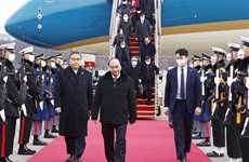 Президент Нгуен Суан Фук прибыл в военный аэропорт Сеула, начав свой государственный визит в Республику Корея