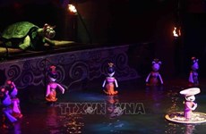 Французской публике представили вьетнамский кукольный театр на воде
