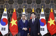 Президент Вьетнама Нгуен Суан Фук встретился с председателем НС РК