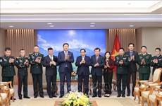 Премьер-министр Фам Минь Тьинь принял министра обороны Монголии