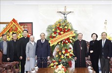 Президент Нгуен Суан Фук поздравил с Рождеством Ханойскую архиепископию и Вьетнамский католический комитет солидарности
