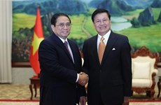Премьер-министр Фам Минь Тьинь встретился с генеральным секретарем ЦК НРПЛ и президентом Лаоса Тонглуном Сисулитом