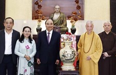 Президент Нгуен Суан Фук поздравляет буддийскую сангху с Новым годом