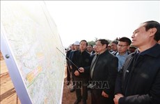 Премьер-министр Фам Минь Тьинь осмотрел ход строительства скоростной автомагистрали Туенкуанг-Футхо