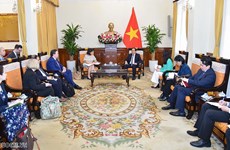 Министр иностранных дел Буй Тхань Шон принял торгового представителя США
