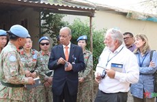 Заместитель Генерального секретаря ООН посещает вьетнамское инженерное подразделение в Абьее