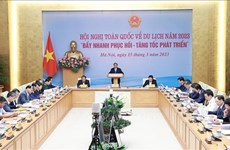 Премьер-министр Фам Минь Тьинь председательствовал на общенациональной онлайн-конференции по туризму в 2023 году