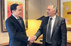 Заместитель председателя НС Чан Тхань Ман совершает рабочий визит в Испанию