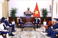Министр иностранных дел Буй Тхань Шон принял директора Центра всемирного наследия ЮНЕСКО
