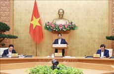 Премьер-министр Фам Минь Тьинь: Прилагать больше усилий для достижения темпа роста, контроля инфляции