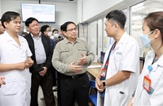 Премьер-министр Фам Минь Тьинь неожиданно инспектировал ситуацию с медицинскими закупками и управлением медицинским оборудованием