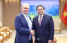 Премьер-министр Фам Минь Тьинь принял министра торговли и туризма Австралии
