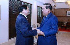 Премьер-министр Фам Минь Тьинь встретился с камбоджийским коллегой на полях 42-го саммита АСЕАН